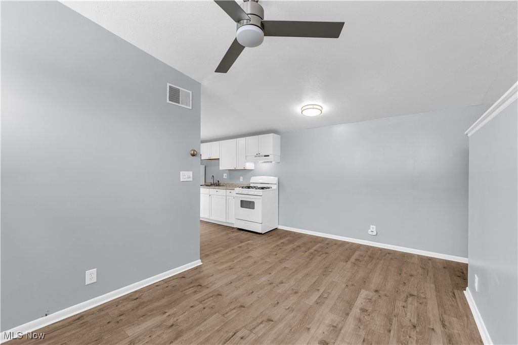 Photo of 1041 W 10th Street #3, Lorain, OH 44052 (MLS # 5184407)