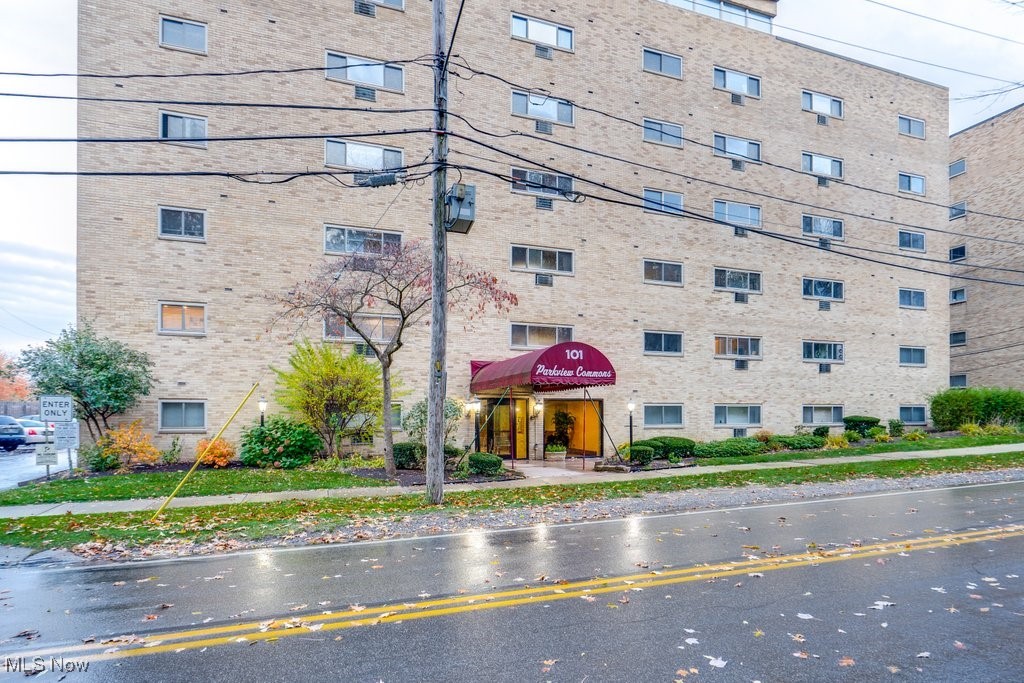 101 S Rocky River Drive 401