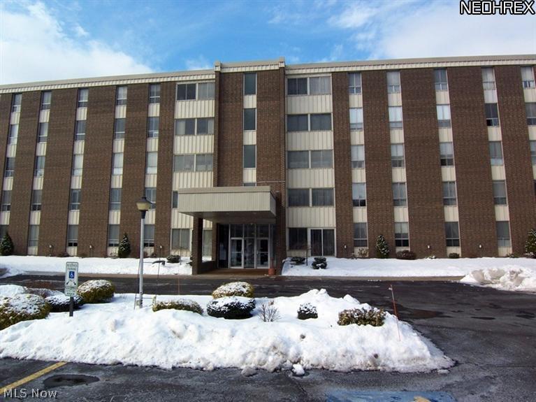 This is a value packed 1 bedroom unit in prime location which looks out at the pool and beautiful ponds. There is room for formal dining plus spacious living room and enclosed sunroom. This seller added a custom walk in shower and installed custom draperies and valances in the living room plus new mini blinds in sun room. Both range/oven and refrigerator are newer and this unit has a microwave and dishwasher. Enjoy all that Silver Lake Towers offers. Secure one floor living with utilities included in monthly maintenance fee. All you pay for is phone! There is garage parking, storage, pool, clubhouse and excersize room. There is a maintenance staff available to residents. Silver Lake Towers is really a community of people who are active and participate in recreation and planned outings. It's a great place to live!