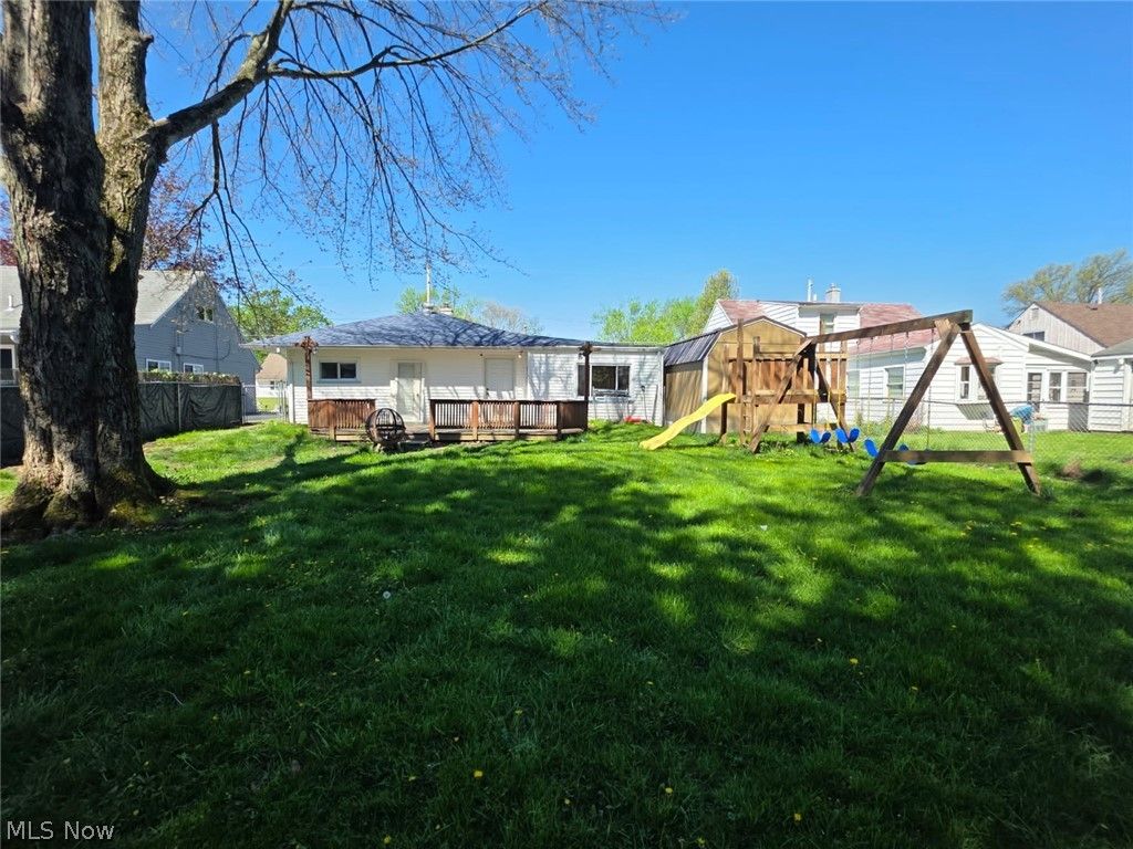 Photo of 251 N Beverly Avenue, Youngstown, OH 44515 (MLS # 5203405)