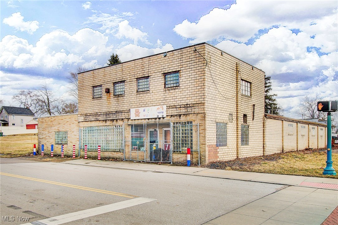 Looking for a space with serious square footage and a whole lot of potential? This 9,270 sq ft brick warehouse sits on a fairly busy road offering plenty of visibility for whatever big plans you’ve got brewing. Need storage? Workspace? A secret lair? The possibilities are endless with the square footage this bad boy brings. With its classic brick exterior, high ceilings, and industrial charm, this building is ready for its next adventure. Conveniently located with easy access to major roads, shops, and all the essentials, it’s a prime spot for your next venture. So whether you’re looking to roll up your sleeves and create something great or just need a place to house your extensive collection of “someday” projects, this warehouse is up for the task. Big space, big potential, endless possibilities. A little hard work never hurt anyone. Hard hat not included..........;)