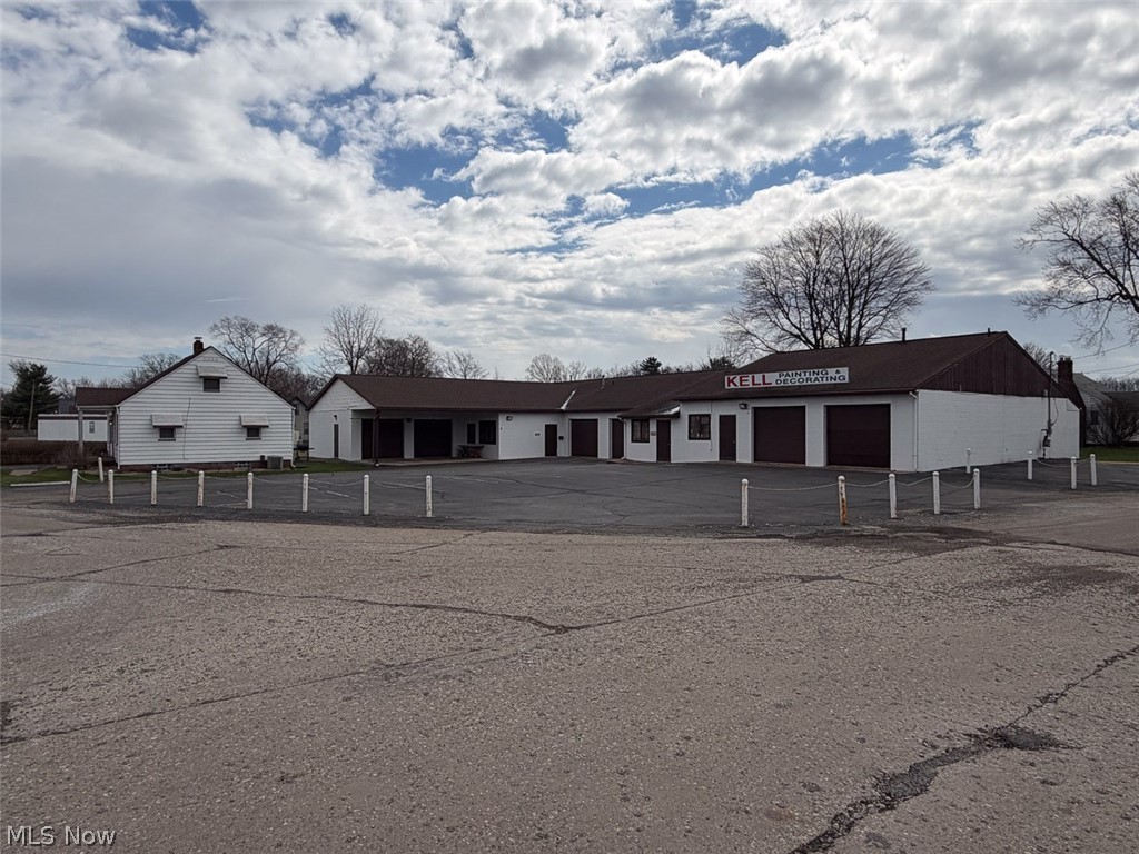 Downs & Hintons Acreage Allot - Commercial Sale