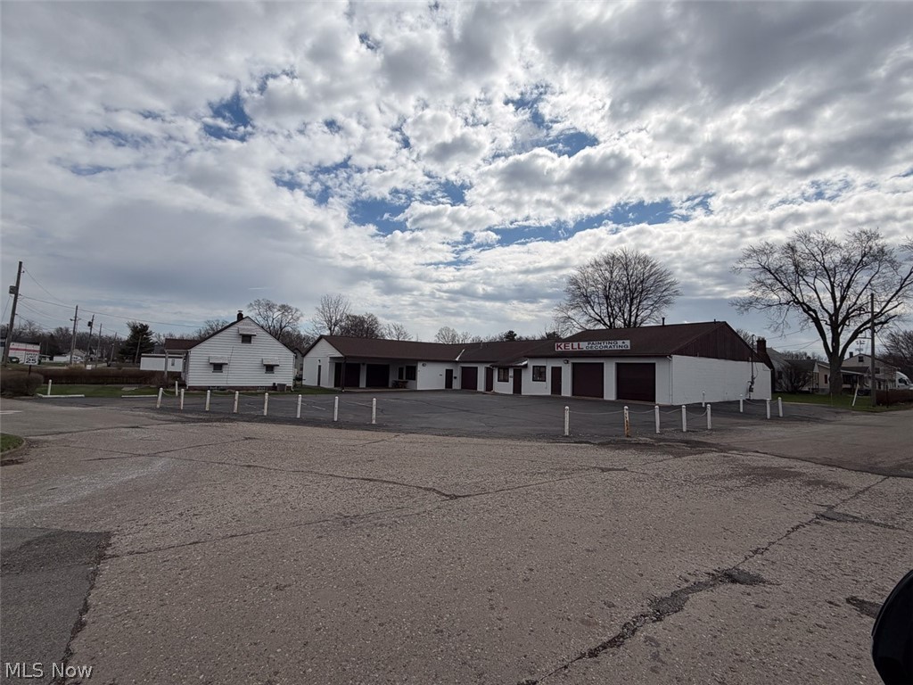 Downs & Hintons Acreage Allot - Commercial Sale