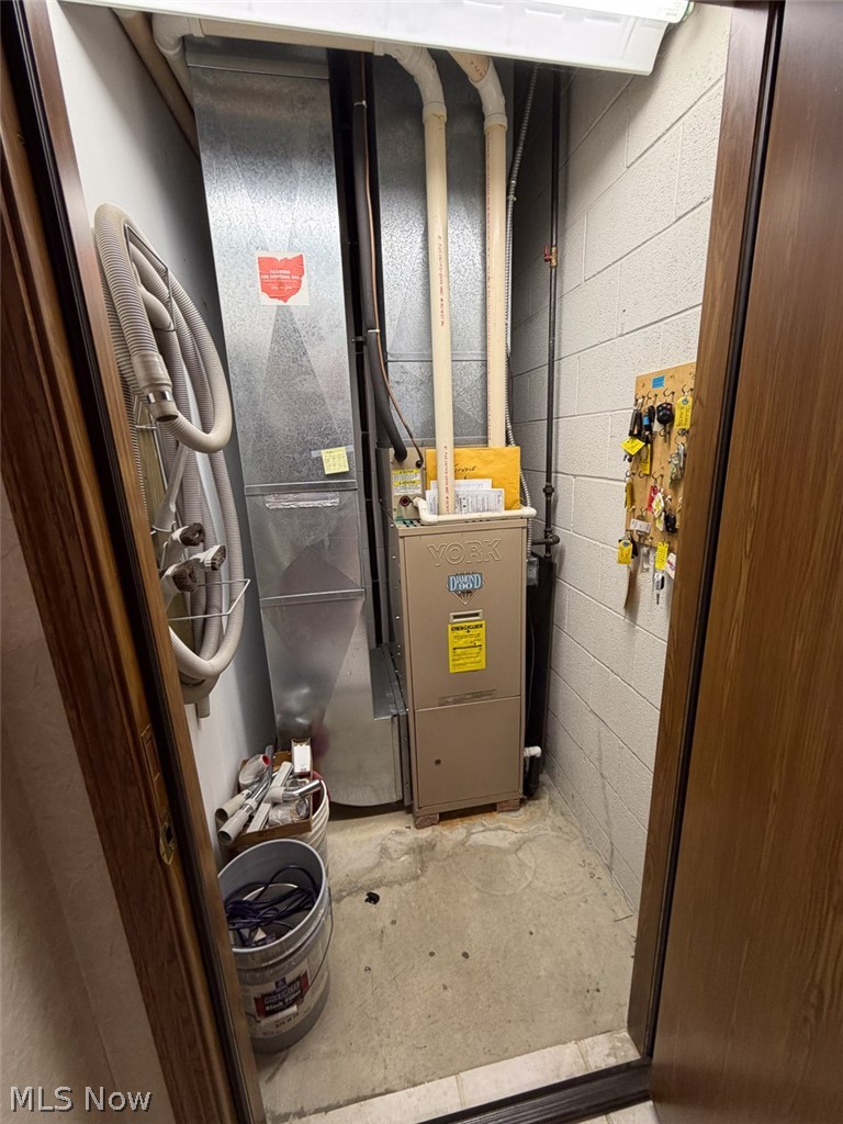 Downs & Hintons Acreage Allot - Commercial Sale