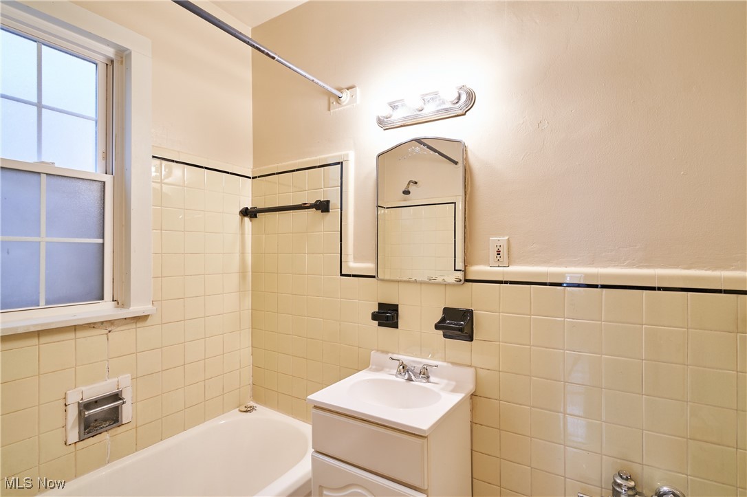 Cleveland, Ohio 44120, United States, ,Commercial,Contingent,32613