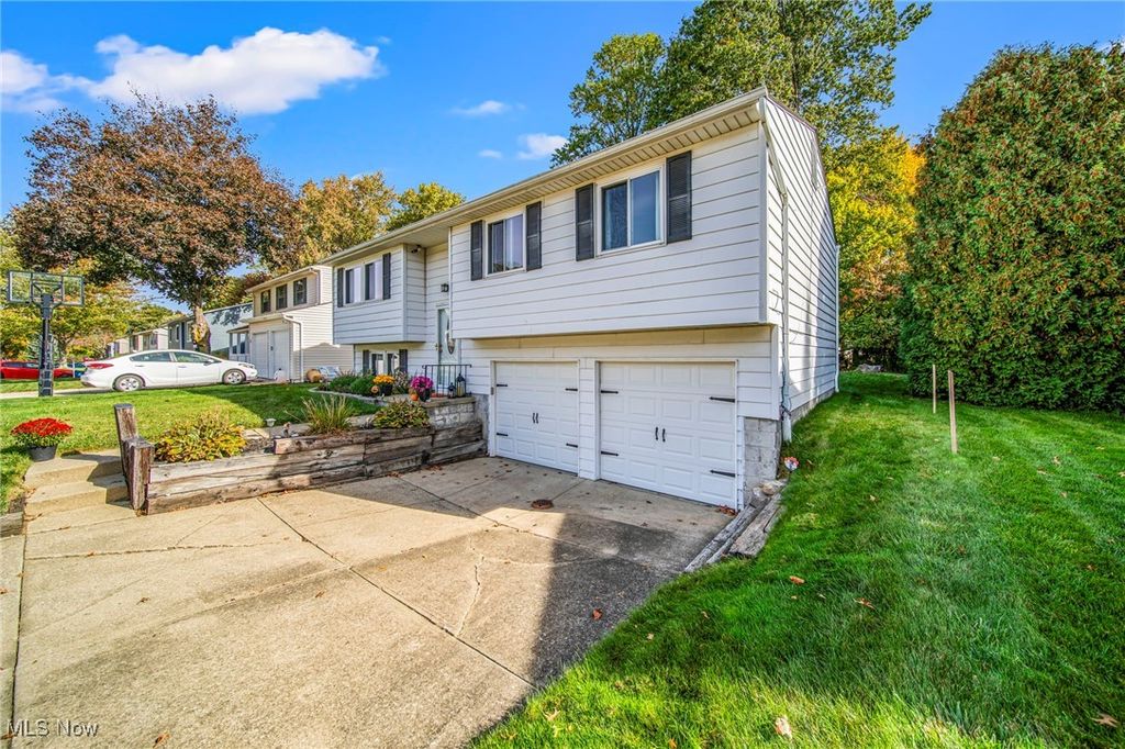 Photo of 5771 Marine Parkway, Mentor on the Lake, OH 44060 (MLS # 5165738)