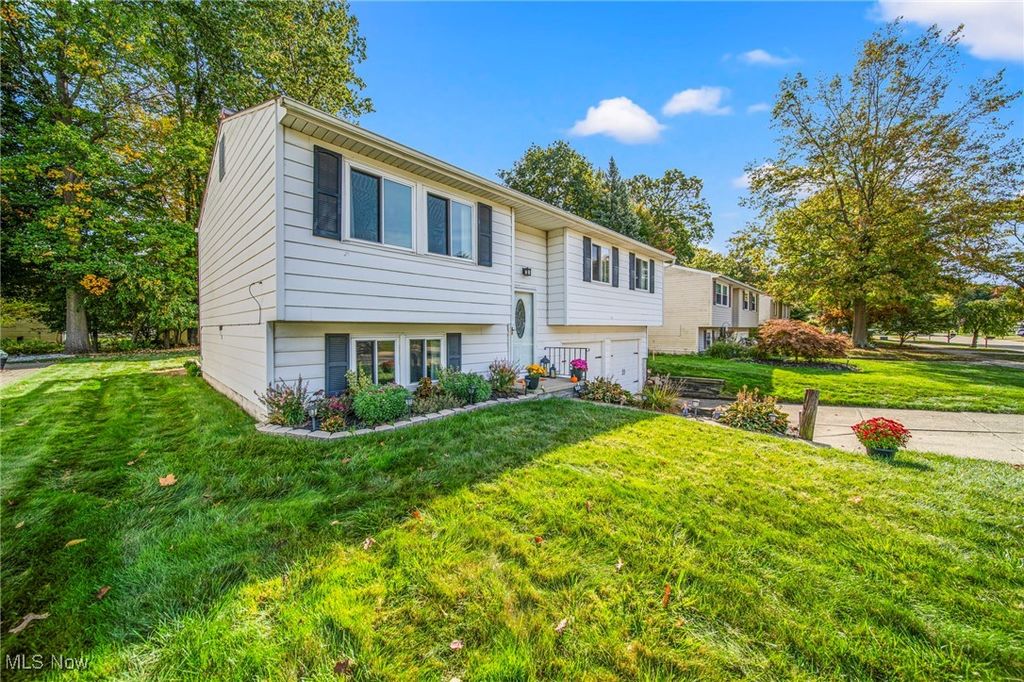 Photo of 5771 Marine Parkway, Mentor on the Lake, OH 44060 (MLS # 5165738)