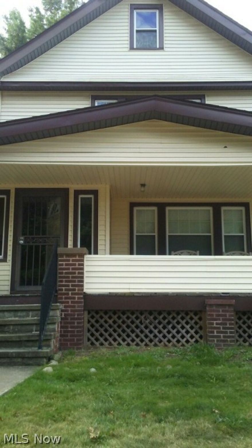 An excellent rehab awaits you and your family.The 2nd fl has a tenant that would like to stay. The 1st floor will be open for the new owner at transfer of title.
The two family was superbly rehabed, with ceramic kitchen and bathroom floors.Updated baths and New Kitchens in each unit. Newer Furnaces, HWT's and brand new updated electric. Super clean. Come, view and make an offer. Owner ready to sell.