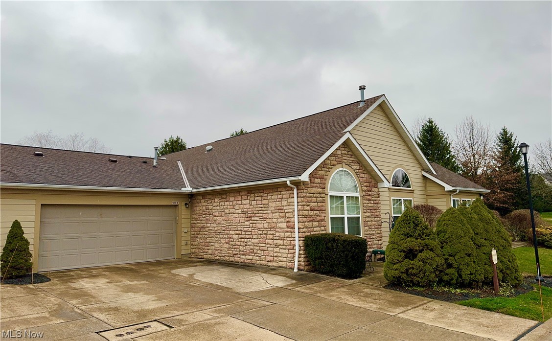 Villas/Hawthorn Woods Condo - Residential