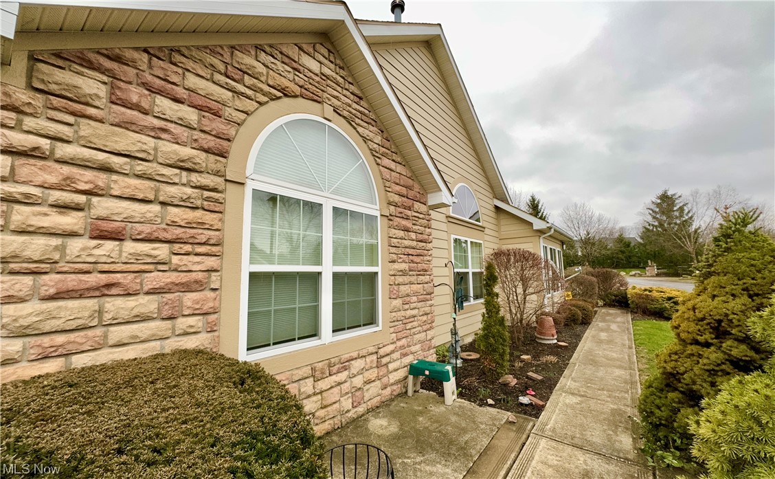 Villas/Hawthorn Woods Condo - Residential