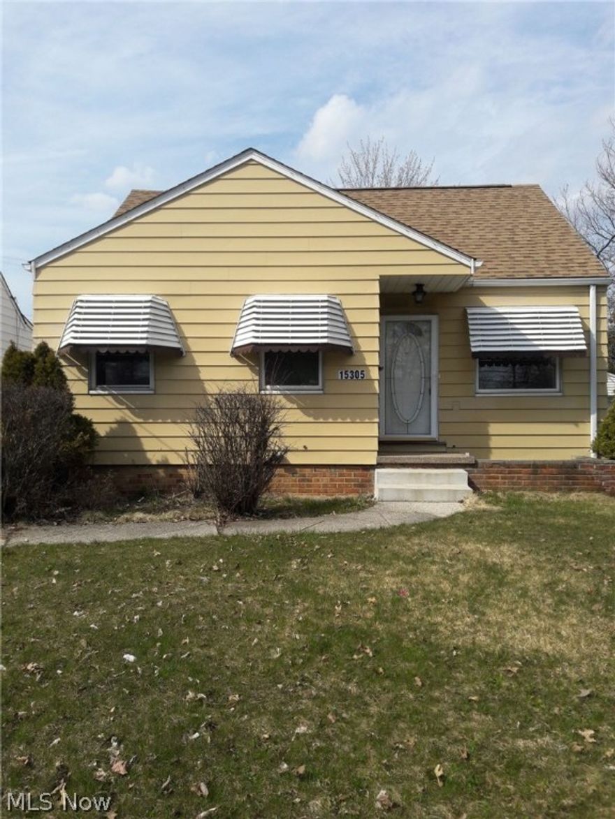 15305 Rockside Rd., Maple Hts - 3 bed 1 bath bungalow home! 

$875 rent / $875 deposit 
$25 application fee per adult 
1-2 pets OK with additional deposit 
NO CMHA / NO SEC 8 

Really bungalow home with 3 bedroom 1 bathroom single family with central air conditioning! Large living room, eat in kitchen with fridge provided and 2 bedrooms located on the 1st floor! Full bathroom has tub/shower combo and linen storage space! 3rd bedroom/dormer located on 2nd floor with built ins! The basement offers a rec room/partially finished area and laundry room with washer provided (not covered in lease, but is provided if tenants would like to use). 2 car detached garage and home has central air conditioning! Do Not Miss Out! 

Tenant pays all utilities incl. water/sewer/trash, gas and electric and is responsible for lawn care/snow removal.