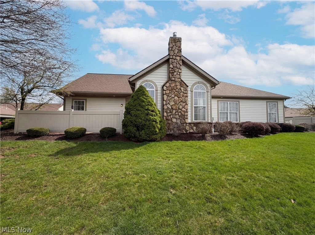 Photo of 554 Crossings Circle, Tallmadge, OH 44278 (MLS # 5198675)