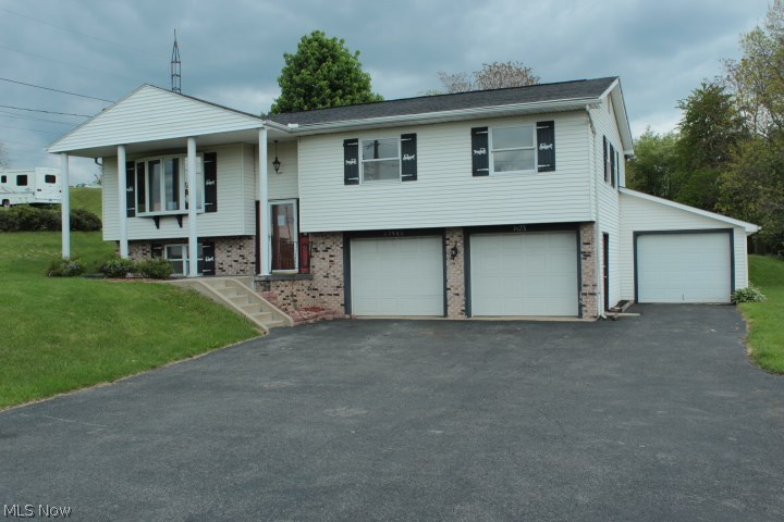 split entry home with a floor plan consisting of 3 bedrooms, 2 full baths, kitchen, living room, dining room,family room and a L shaped deck at the rear of home over looking wooded lot. sold as is.