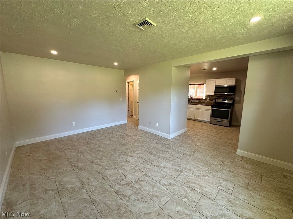 Photo of 3020 Northgate Avenue, Liberty, OH 44505 (MLS # 5207307)