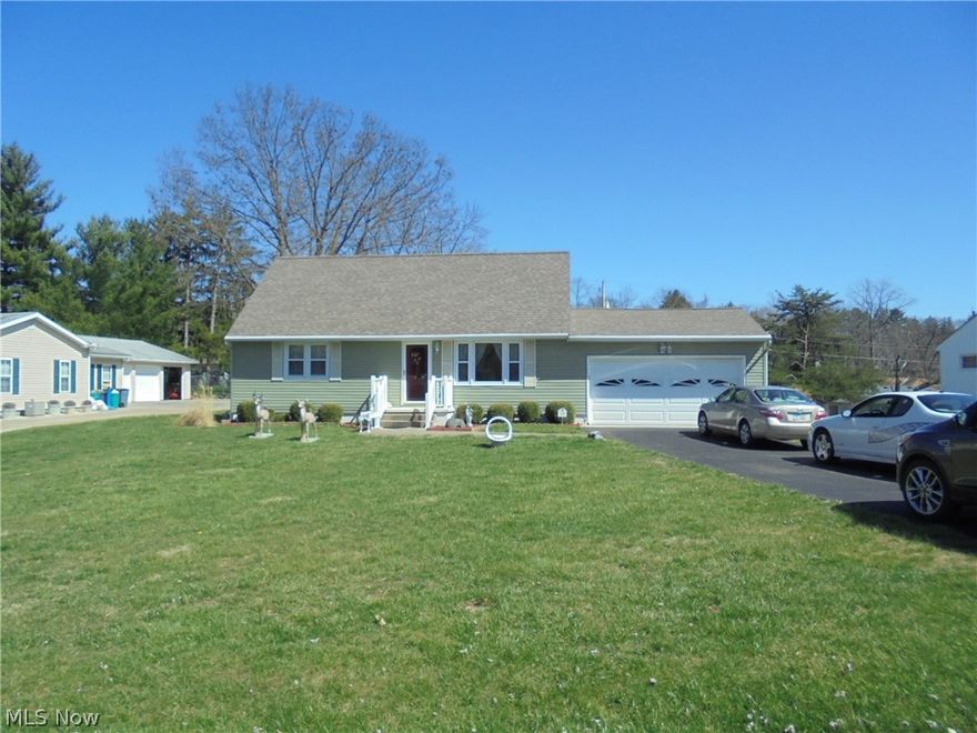 Beautiful home on North End
Dining room has beautiful Marble flooring
Move right in everything done
Bedroom up has built in drawers
Seller reserves light fixture in kitchen
HAS NICE BACK YARD WITH SHED THAT WILL STAY