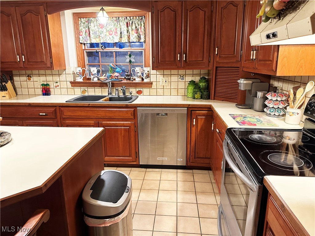 3629 Hummingbird Hill Drive, Poland, Ohio image 12