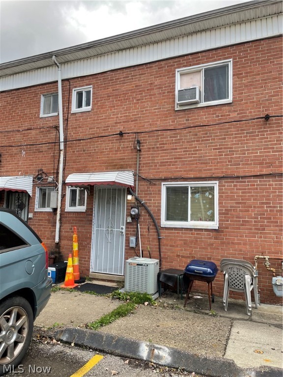 Banbury Village Condo - Residential