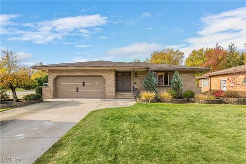 900 N Skyline Drive Seven Hills OH 44131