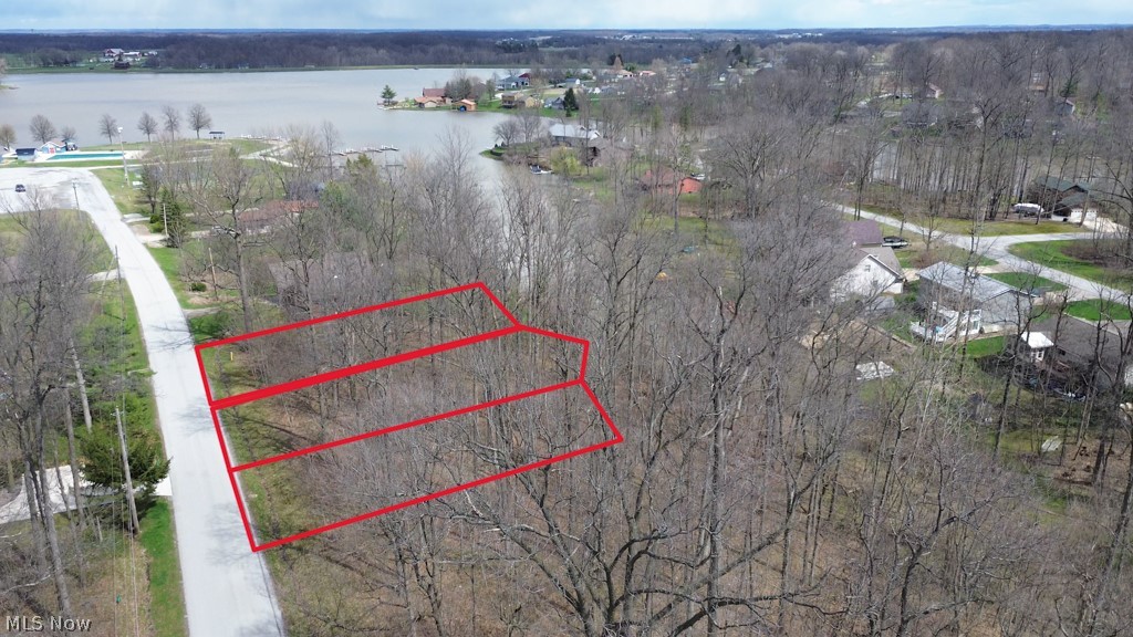 Cinnamon Lake - Land