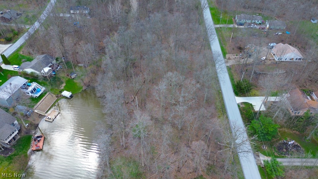 Cinnamon Lake - Land