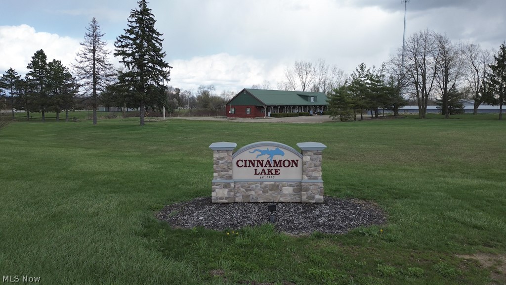 Cinnamon Lake - Land