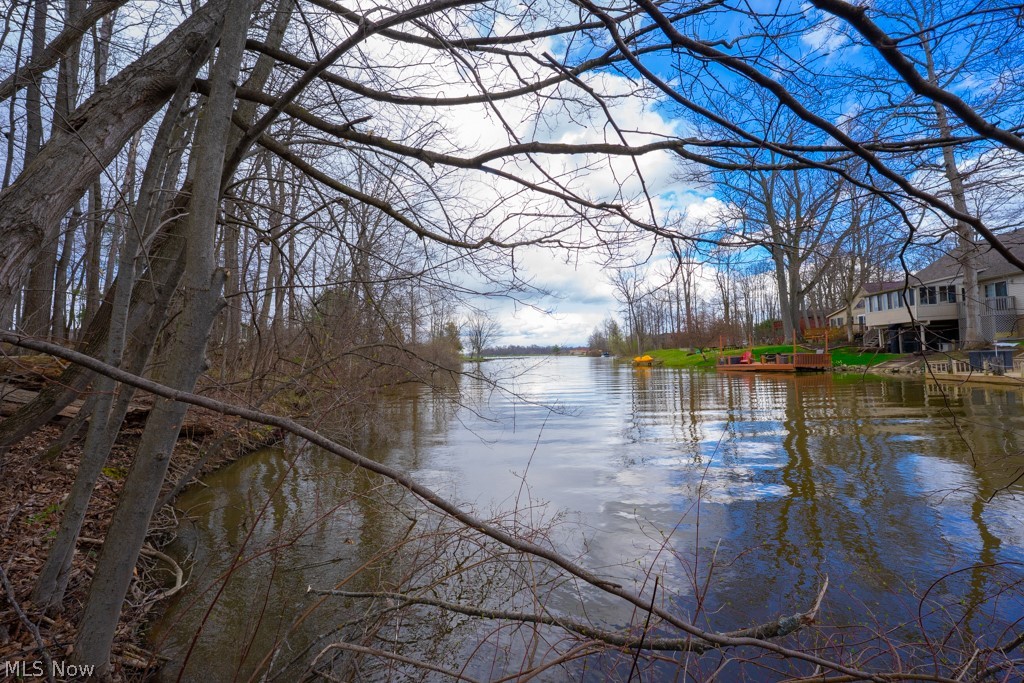 Cinnamon Lake - Land