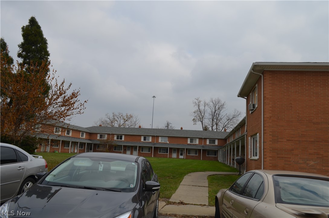 Banbury Village Condo - Residential