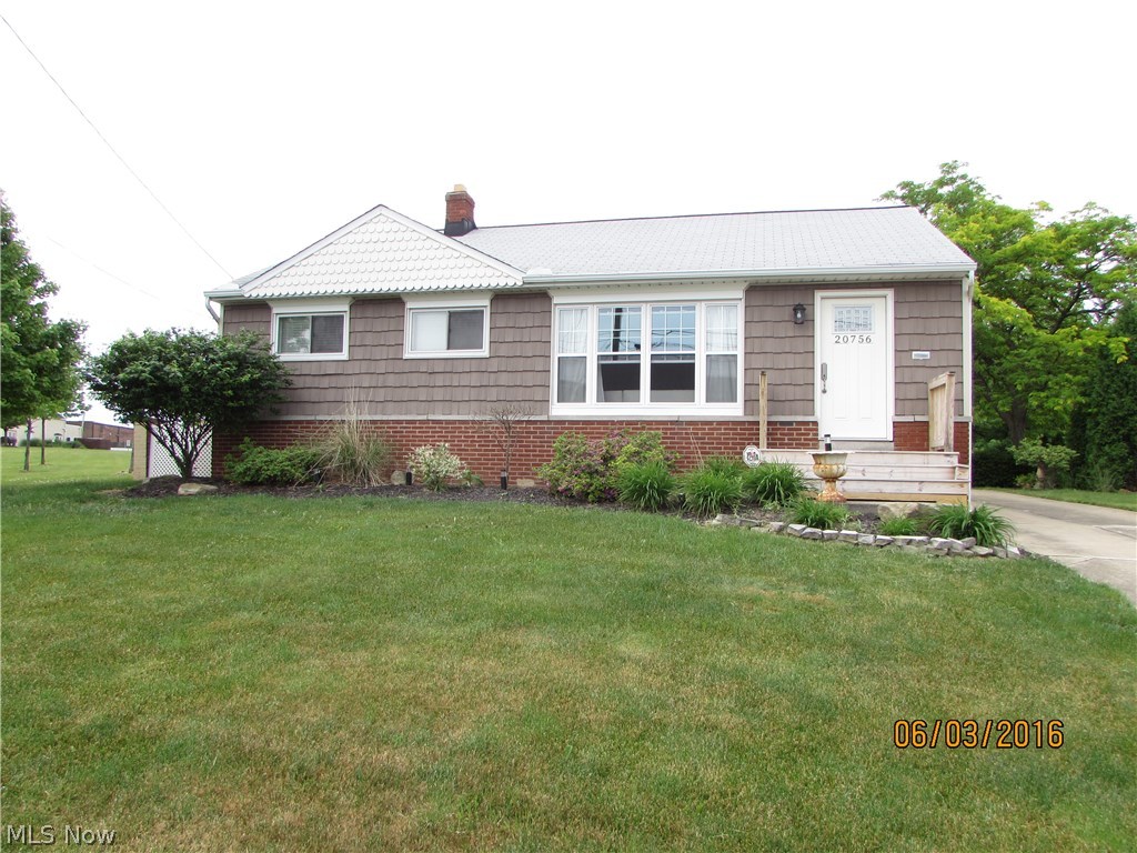 There's one word "Spectacular", Newly Renovated. It's a Fashion Statement. Open Floor Plan that is the Bomb. Newly refinished Hardwood Flooring in Cape Cod Gray, Custom Kitchen, Tall Counter and Cabinetry. Wood Grain Clay Tile Flooring. New Custom Glamour Bath, New Vanity with Double Sink. Many New Vinyl Tilt-in Windows, Open Rear Lot. (76 x 235 ) and widens out in the rear to 129 ft. 3 Car Garage Wide with a newer 2 Car Garage Door Plus the back has been extended for storage or workshop. Every room has Ceiling Fans and the Great Room has two. The Great Room is a Living Room-Dining Room Combination ( 21 x 13 ). Use it as One Big Room or LR/DR. 3rd Bedroom can also serve as a Dining Room with a second door off the Kitchen. Beautiful Rear Concrete and Brick Patio Surrounded by Lavish Plants, Flowers, Bushes and Grasses. You must check out all 35 photo's and blow them up in size to see the Many Special Details. "It's Literally Top Shelf !"