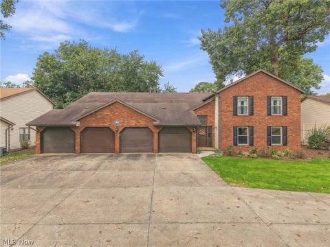 Condo For Sale - 1818 Harbour Circle #12D<br/> Canton, OH 44708