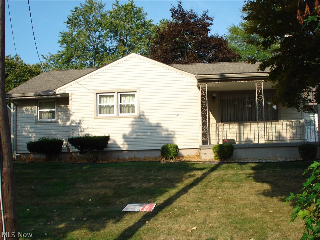 Move in condition Ranch with 3 BD 2 full bath LR with fire place, DR, kitchen lots of closets finish basement with kitchen Newer furnace AC hot water tank
also newer windows vinyl siding and roof . also included an extra lot parcel ID 531710098. Great deal , must see.
Owner may consider a land contract with downpayment for a qualified buyer