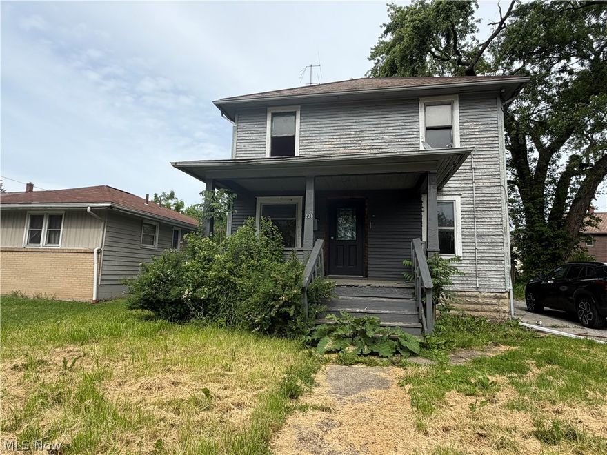 Attention investors and flippers! This fixer-upper is full of potential and ready for transformation. Whether you’re looking for your next flip project or an opportunity to add value through renovations, this property offers a chance to bring your vision to life. With endless possibilities, this is the kind of opportunity investors are always searching for. Property being sold as-is.