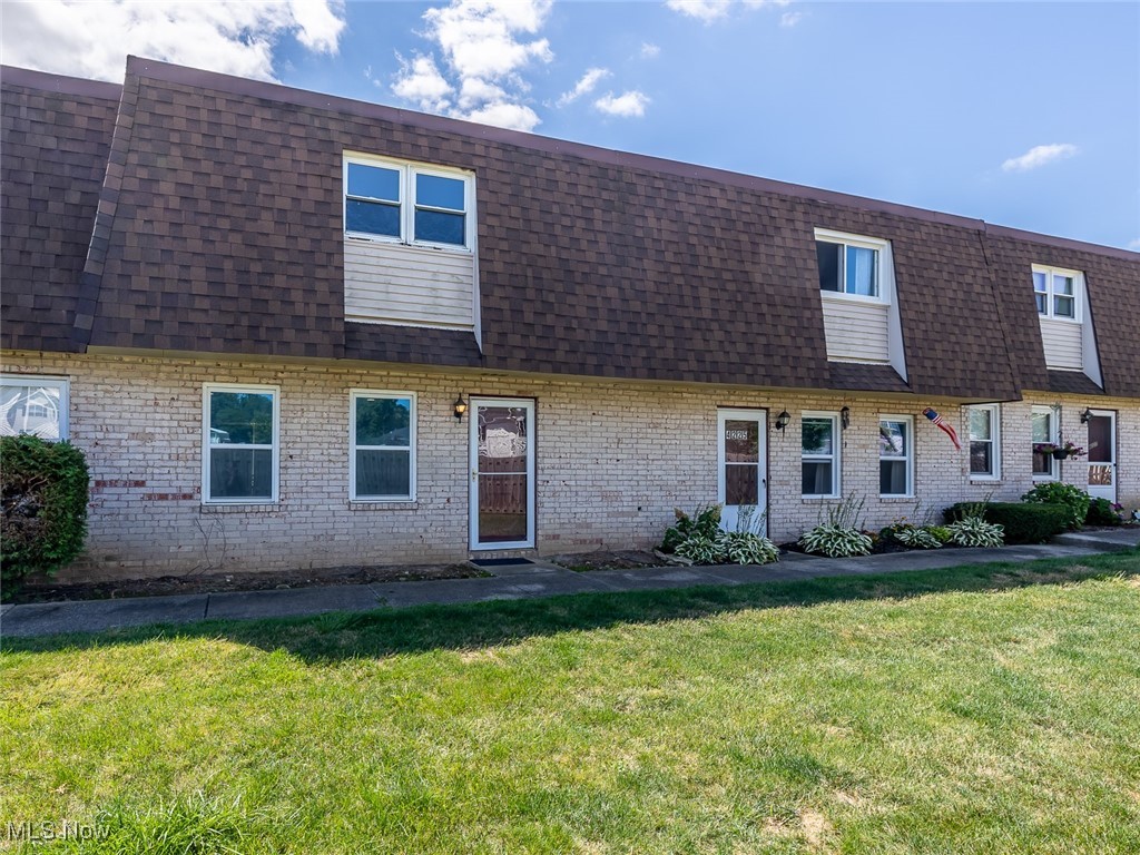 Welcome to your updated 2-story condo in the Brunswick School District!
Offering over 1,300 sq. ft. of comfortable living space, this home is move-in ready and full of great features. Step inside to a bright, spacious kitchen with eat-in dining and enjoy seamless indoor-outdoor living with a large walkout private patio, perfect for grilling and entertaining. Upstairs, you’ll find spacious bedrooms and a full bath, while the main floor offers a convenient half bath and in-unit laundry. The home also boasts a brand-new tankless hot water system for efficiency and peace of mind. Enjoy the ease of an attached garage with direct access plus fantastic community amenities. Your association fee covers landscaping, snow removal, water, sanitation disposal, and access to the community swimming pool. Don’t wait—schedule your showing today and make this one yours before it’s gone!