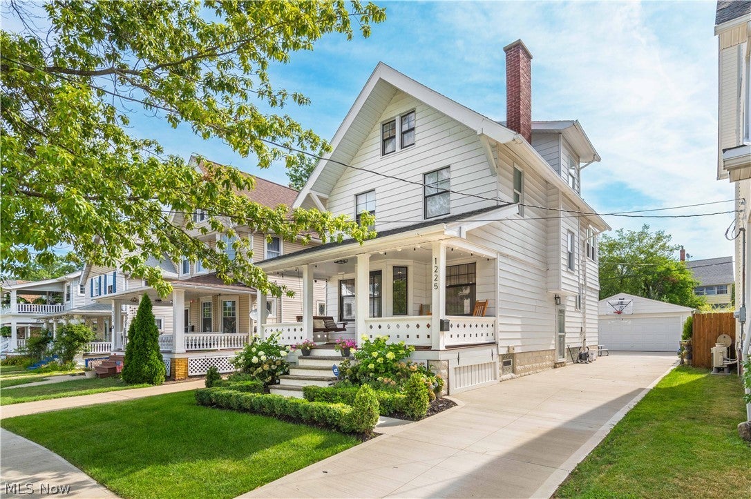 1225 Gladys Avenue