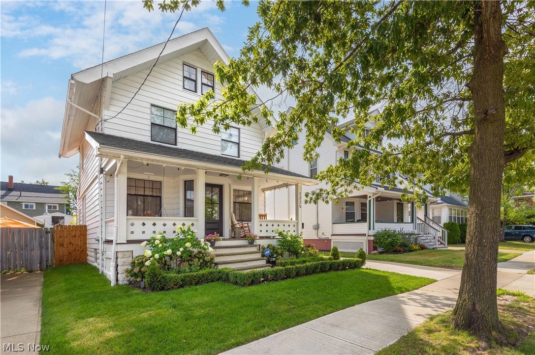 1225 Gladys Avenue