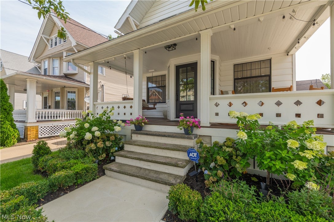 1225 Gladys Avenue