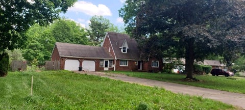 Homes For Sale - 3749 Staunton Drive<br/> Youngstown, OH 44505