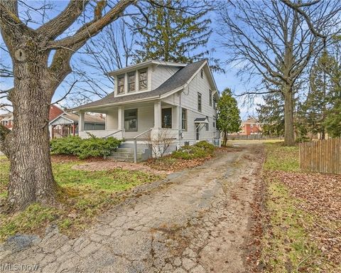 Homes For Sale - 322 Shields Road<br/> Youngstown, OH 44512