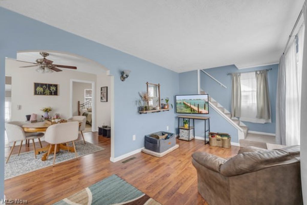 Photo of 526 Clifford Avenue, Akron, OH 44301 (MLS # 5191206)