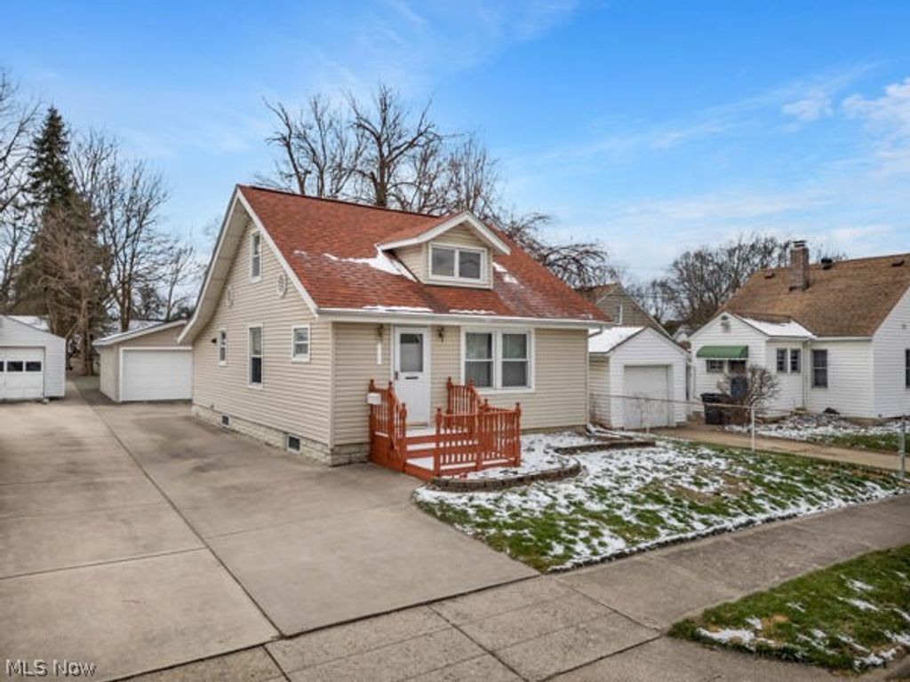 Photo of 526 Clifford Avenue, Akron, OH 44301 (MLS # 5191206)