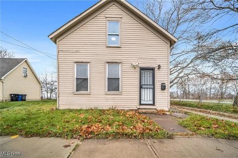 3220 E 48th Street Cleveland OH 44127