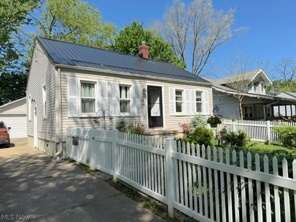 Photo of 238 The Brooklands, Akron, OH 44305 (MLS # 5207992)