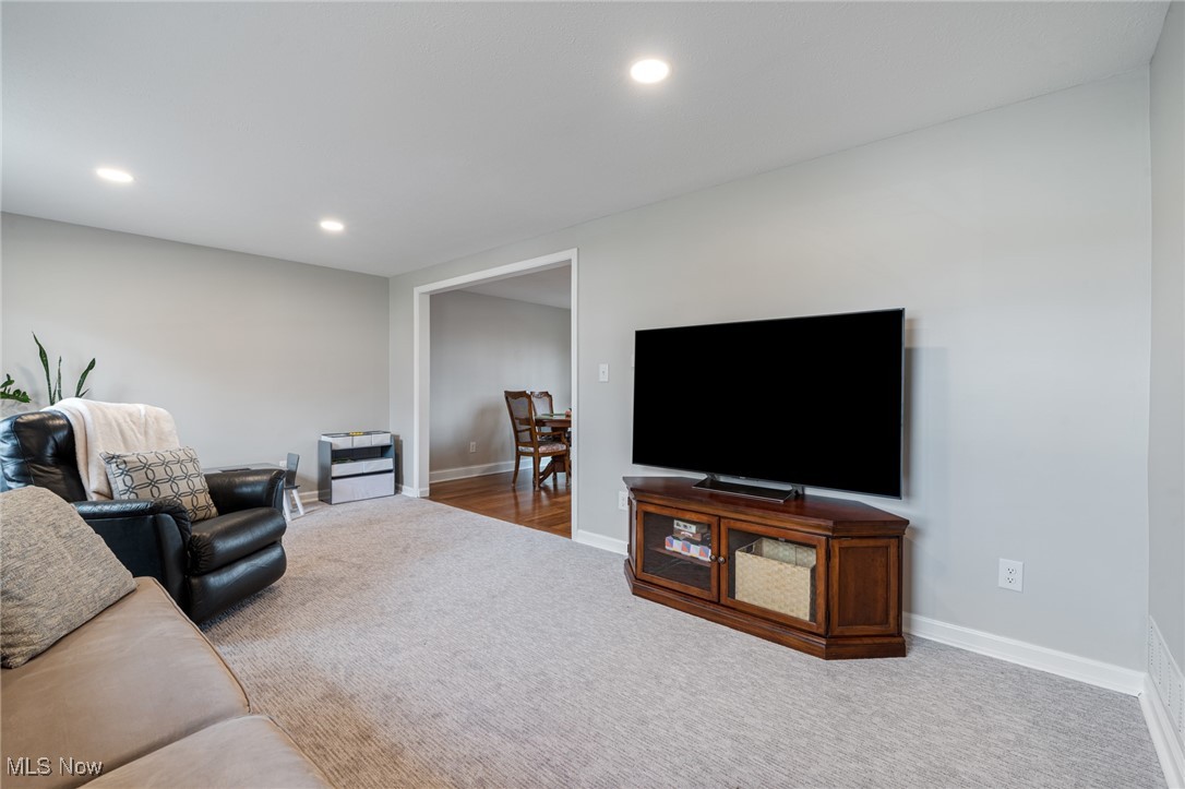 1564 Carriage Hill Drive, Hudson, Ohio image 7