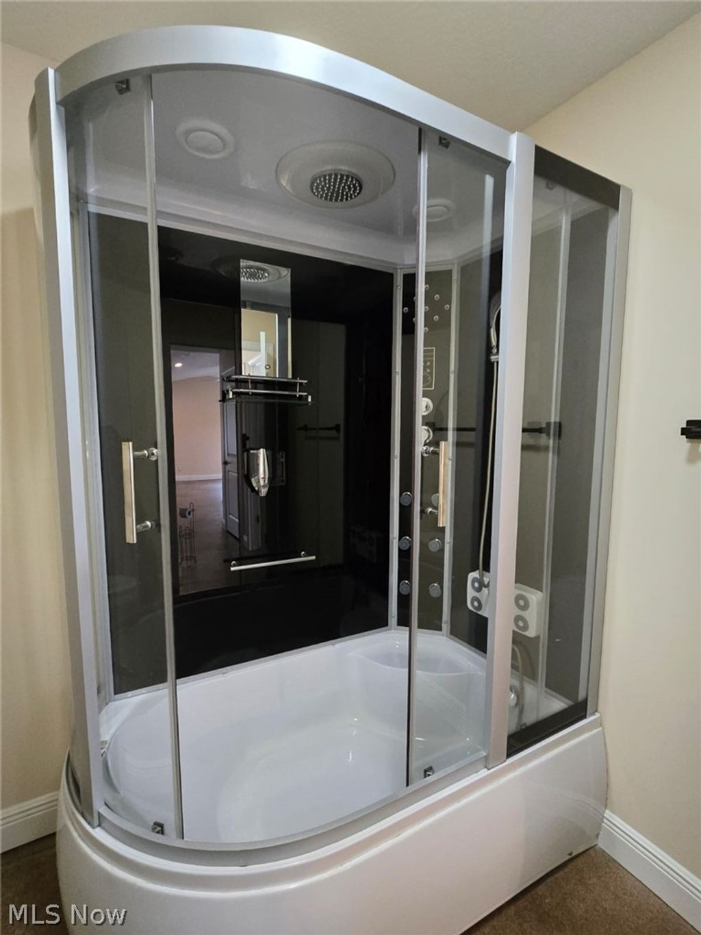 Photo of 5799 N Park Avenue, Warren, OH 44481 (MLS # 5202635)