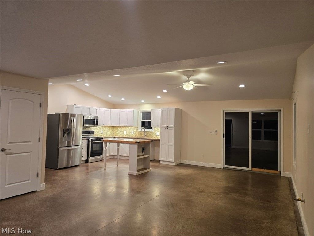 Photo of 5799 N Park Avenue, Warren, OH 44481 (MLS # 5202635)