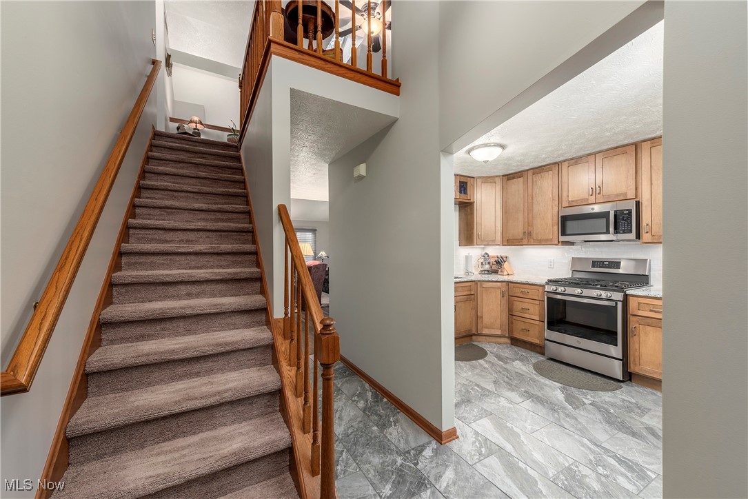 106 Oakley Green Drive, Elyria, Ohio image 3