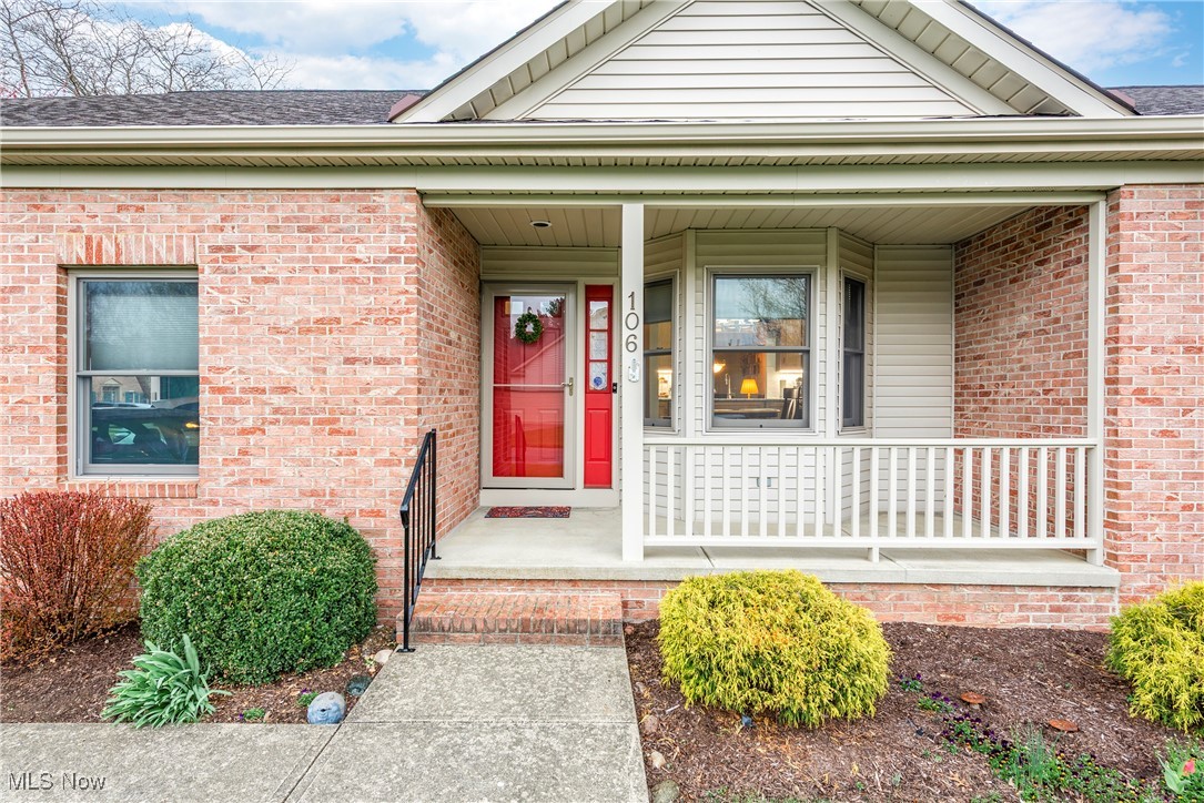 106 Oakley Green Drive, Elyria, Ohio image 2