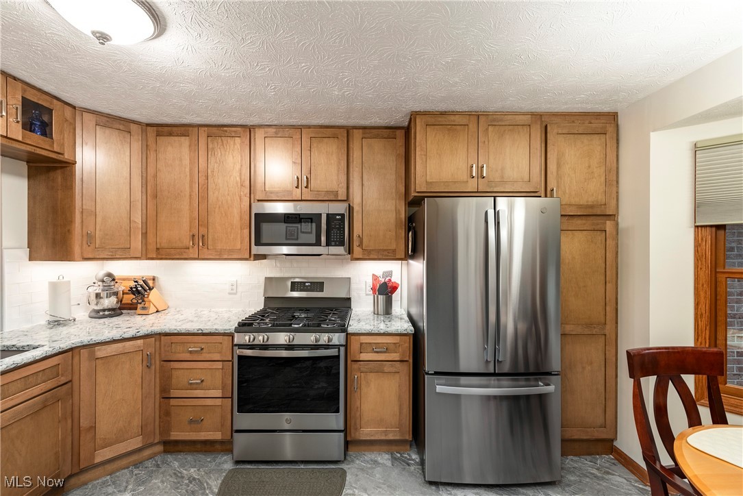 106 Oakley Green Drive, Elyria, Ohio image 5