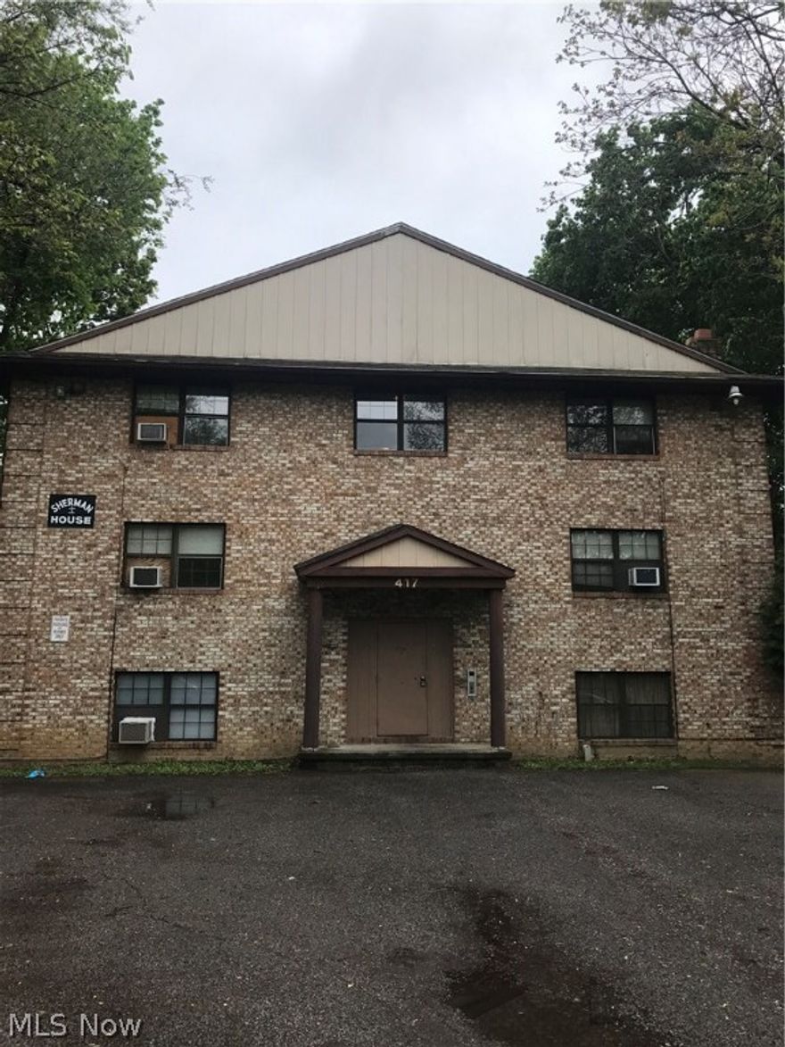 UNDER NEW MANAGEMENT!  FREE OFF STREET PARKING!
 Awesome, clean one bedroom apartment for rent on Sherman St. This unit has air conditioning! Open kitchen with breakfast bar that opens up to the spacious living area. Tenant pays electric only. Very close to the University of Akron! 
Secure entry to the building, off street parking in the well lit parking lot. Coin operated laundry in the building!
Deposit is the same as one months rent.
 Monthly rent is based on a minimum 12 month lease, if a less than 12 month lease is accepted there will be an additional fee per month.  Units can be held with a deposit and approved application.  Income must be at least 2.5 times the rent amount and verifiable or have a qualified cosigner.
We do a background check for evictions and criminal history, there is a $25 application fee per person 18 and older.