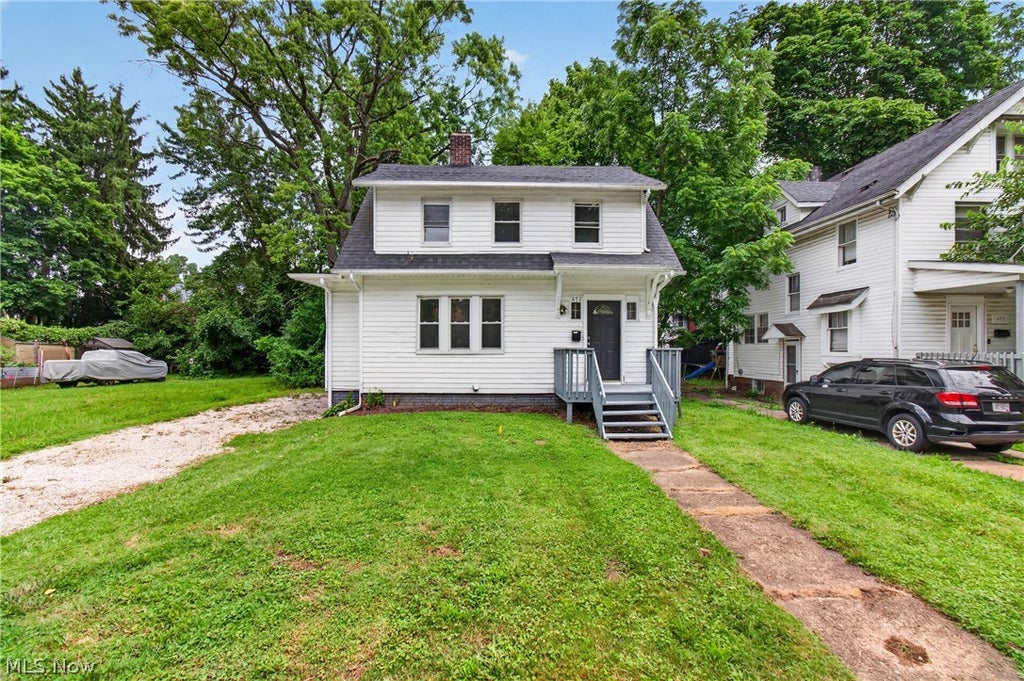 Photo of 471 Beechwood Drive, Akron, OH 44320 (MLS # 5223191)