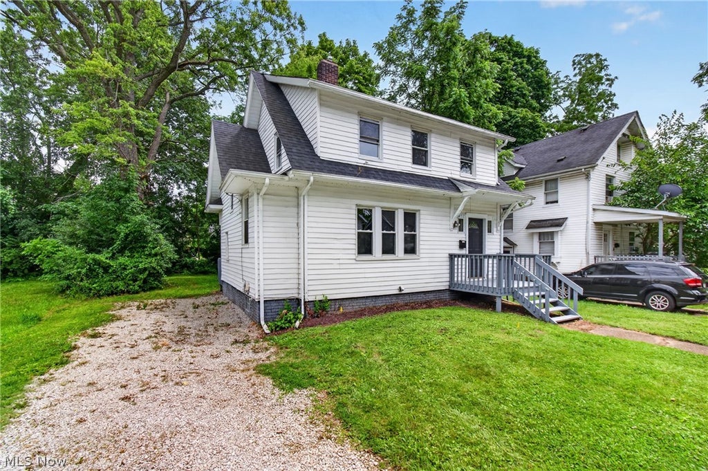 Photo of 471 Beechwood Drive, Akron, OH 44320 (MLS # 5223191)